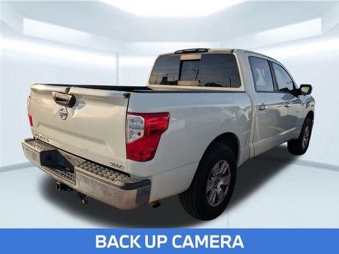 Used 2017 Nissan Titan SV image 5