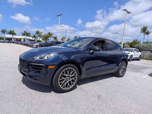 Used 2018 Porsche Macan AWD/4WD image 3