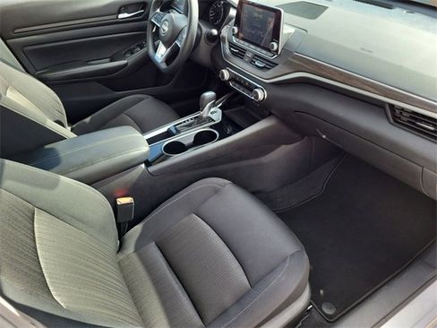 Used 2024 Nissan Altima 2.5 SV image 24