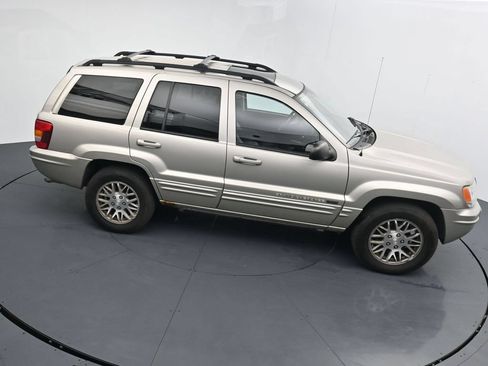 Used 2004 Jeep Grand Cherokee Limited w/ Trailer Tow Group IV AWD/4WD image 17