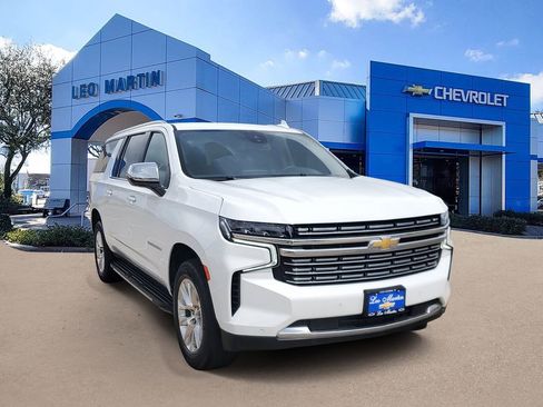 Used 2023 Chevrolet Suburban Premier RWD image 2