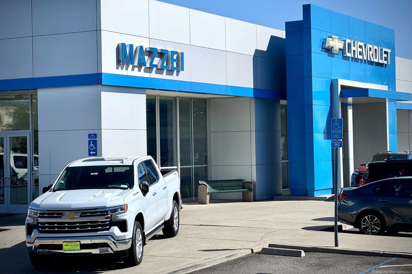 Used 2024 Chevrolet Equinox EV LT FWD image 12
