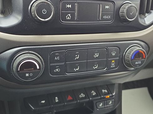 Used 2020 Chevrolet Colorado Z71 image 16