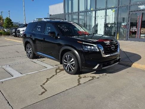 Used 2025 Nissan Pathfinder Platinum w/ Cargo Package AWD/4WD image 2