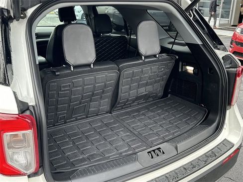 Used 2021 Ford Explorer XLT w/ Equipment Group 202A image 31