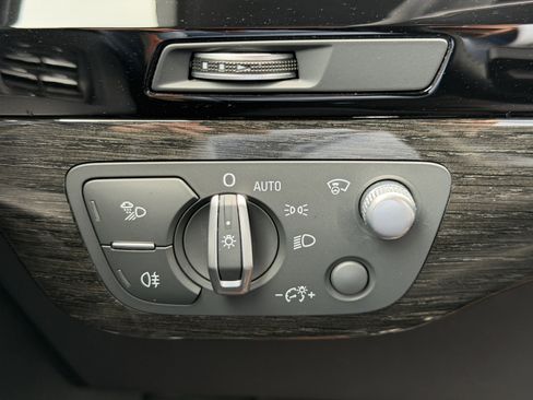 Used 2019 Audi Q7 3.0T Prestige w/ Prestige Package image 33