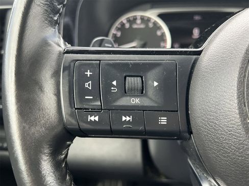 Used 2023 Nissan Pathfinder SV image 24