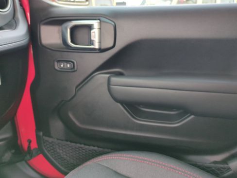 New 2025 Jeep Gladiator Rubicon w/ Steel Bumper Group image 16