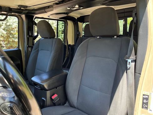 Used 2020 Jeep Gladiator Sport w/ Quick Order Package 24S AWD/4WD image 10