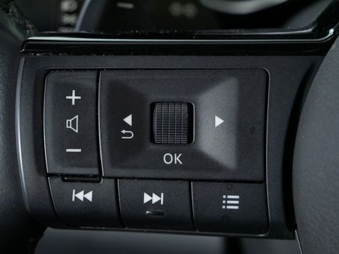 Used 2023 Nissan Pathfinder SL image 25