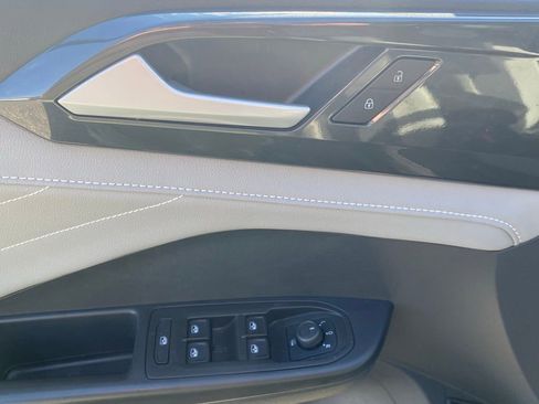 Used 2024 Volkswagen Taos SEL image 20