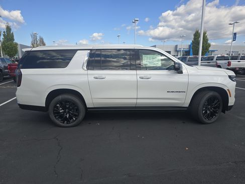 New 2025 Chevrolet Suburban Premier image 18