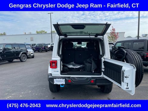 Used 2024 Jeep Wrangler Unlimited Sahara AWD/4WD image 31