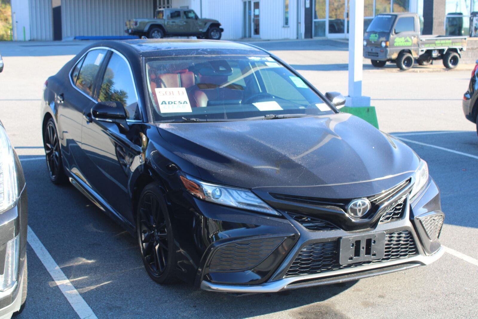 Used 2021 Toyota Camry XSE FWD image 3