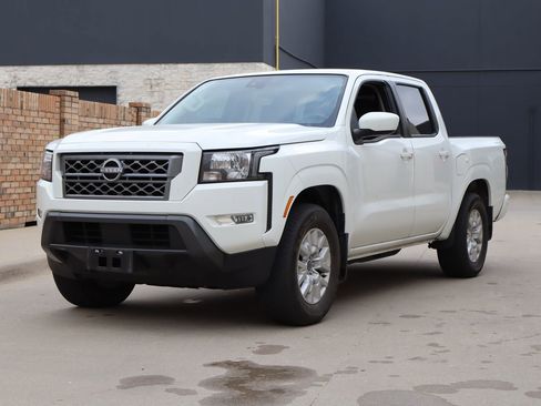 Used 2024 Nissan Frontier SV w/ SV Convenience Package RWD image 2