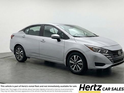 Used 2025 Nissan Versa SV image 1