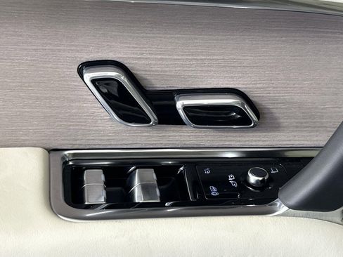 New 2025 Land Rover Range Rover SE image 24
