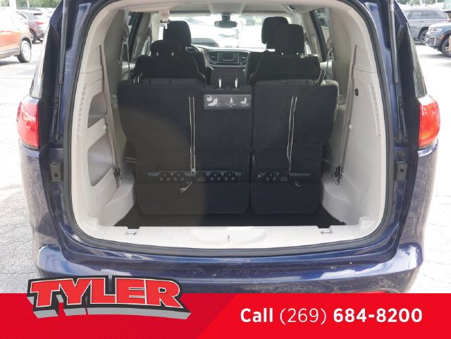 Used 2017 Chrysler Pacifica LX FWD image 15