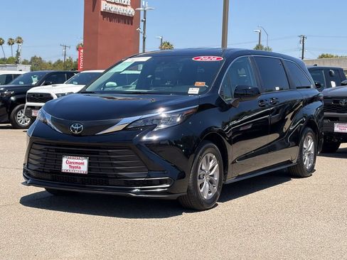 Certified 2026 Toyota Sienna LE FWD image 42