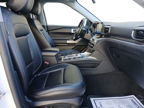 Used 2022 Ford Explorer XLT w/ Equipment Group 202A image 15