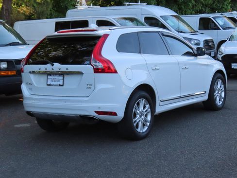 Used 2016 Volvo XC60 T5 Premier w/ Proximity Package AWD/4WD image 2