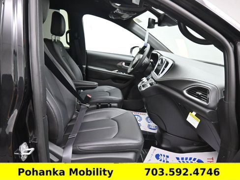 Used 2026 Chrysler Pacifica Select w/ S Appearance Package FWD image 22