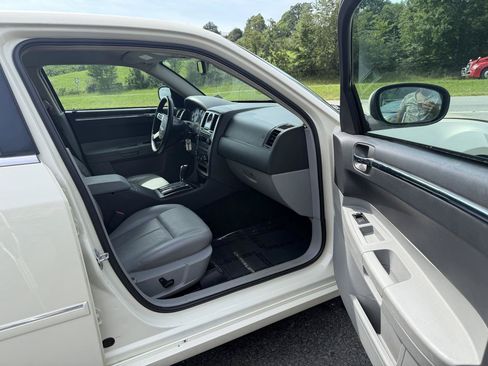 Used 2007 Chrysler 300 Touring L RWD image 18