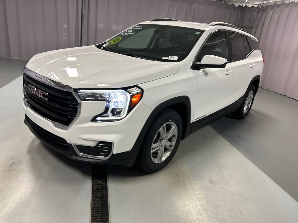 Used 2023 GMC Terrain SLE w/ Driver Convenience Package AWD/4WD image 3