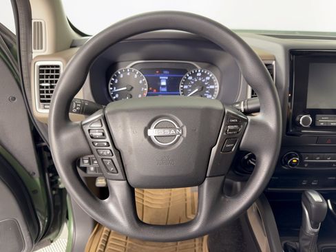 Used 2022 Nissan Frontier SV AWD/4WD image 10