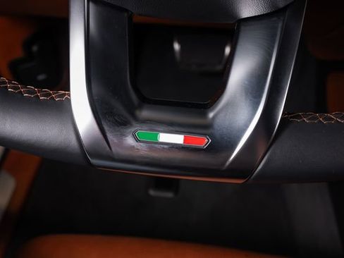 Used 2022 Lamborghini Urus AWD/4WD image 46