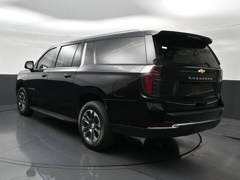Used 2026 Chevrolet Suburban LS RWD image 3