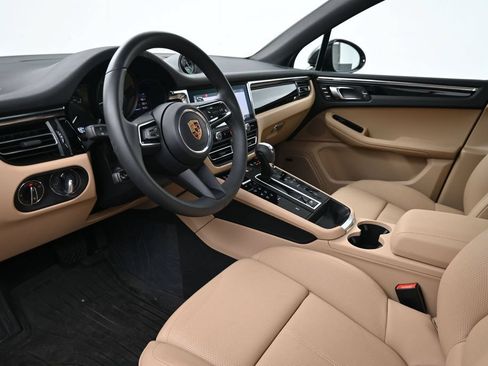 Certified 2026 Porsche Macan AWD/4WD image 4