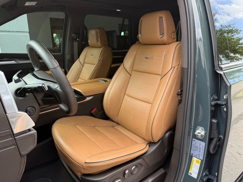 Used 2025 Cadillac Escalade Premium Luxury w/ Touring Package AWD/4WD image 24