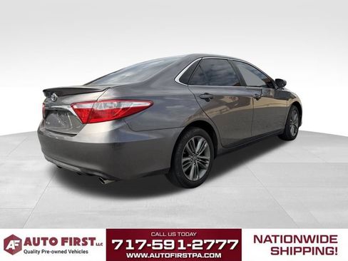 Used 2017 Toyota Camry SE image 3