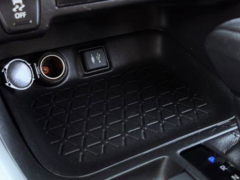 Used 2019 Toyota RAV4 LE w/ Carpet Mat Package image 32