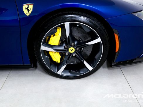 Used 2022 Ferrari SF90 Spider image 32