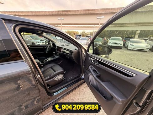 Used 2020 Porsche Macan AWD/4WD image 17
