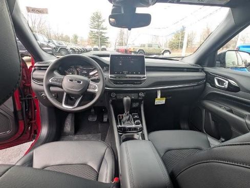 New 2026 Jeep Compass Latitude image 13
