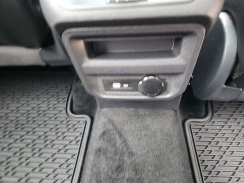 Certified 2024 Volkswagen Tiguan SE image 15