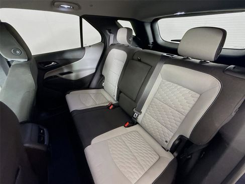 Used 2018 Chevrolet Equinox LT image 11