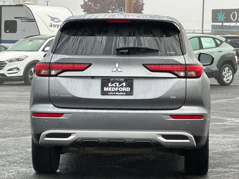 Used 2024 Mitsubishi Outlander SE image 5