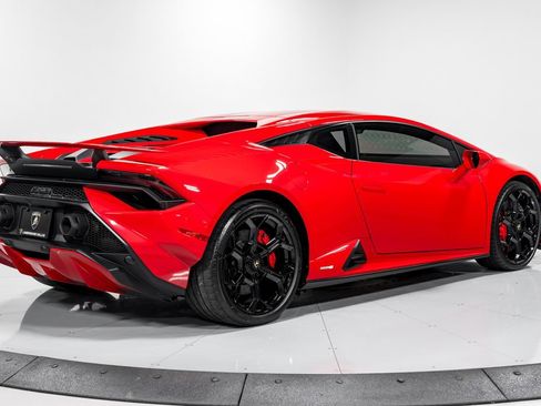 Used 2023 Lamborghini Huracan Tecnica RWD image 3
