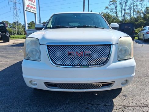 Used 2010 GMC Yukon SLT w/ SLT-2 Equipment Package AWD/4WD image 2