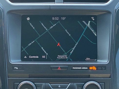 Used 2017 Ford Explorer XLT w/ XLT Technology Feature Bundle AWD/4WD image 24