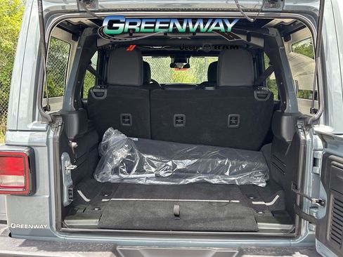 Used 2025 Jeep Wrangler Unlimited Sport AWD/4WD image 8