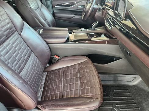 Used 2023 Cadillac Escalade Premium Luxury Platinum RWD image 13