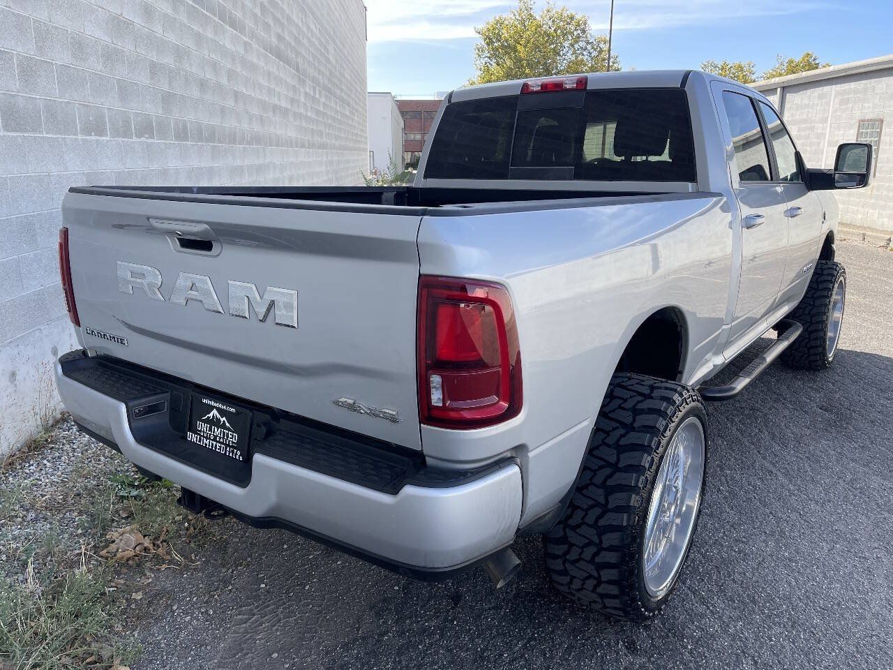 Used 2026 RAM 2500 Laramie AWD/4WD image 5
