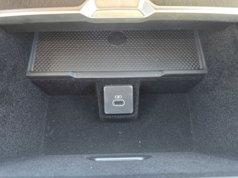 Used 2025 Land Rover Range Rover SV image 33