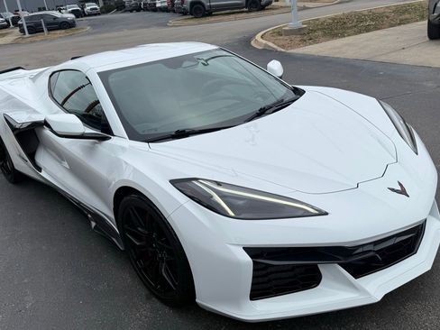 Used 2024 Chevrolet Corvette Z06 image 9