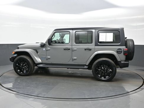Used 2023 Jeep Wrangler Unlimited Sahara w/ Cold Weather Group AWD/4WD image 4